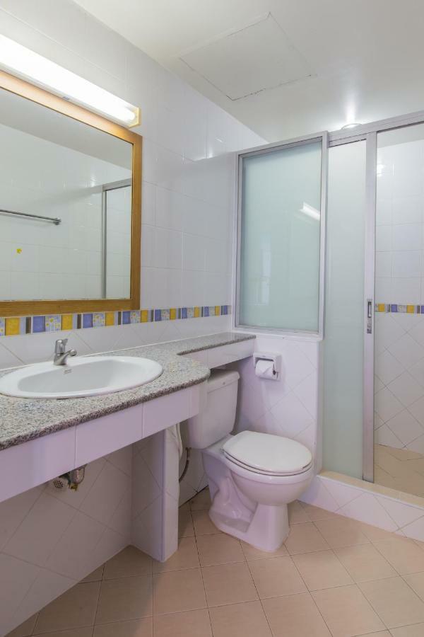 Chongko Guesthouse Phuket Bagian luar foto