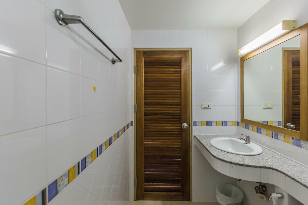Chongko Guesthouse Phuket Bagian luar foto