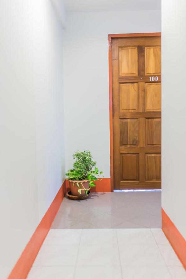 Chongko Guesthouse Phuket Bagian luar foto
